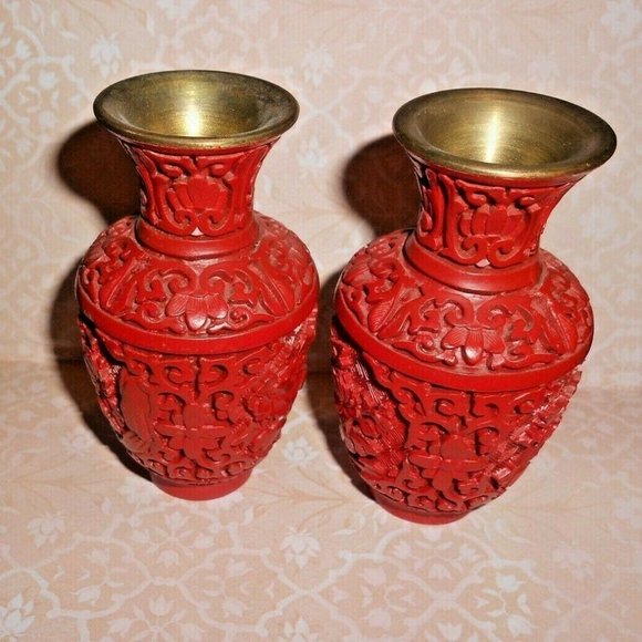 A Pair of Vintage Chinese Cinnabar Lacquer Brass Base Vases 4.25” EXCELLENT - Picture 2 of 6